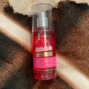Bath & Body Works Strawberry Poundcake Fragrance Mist